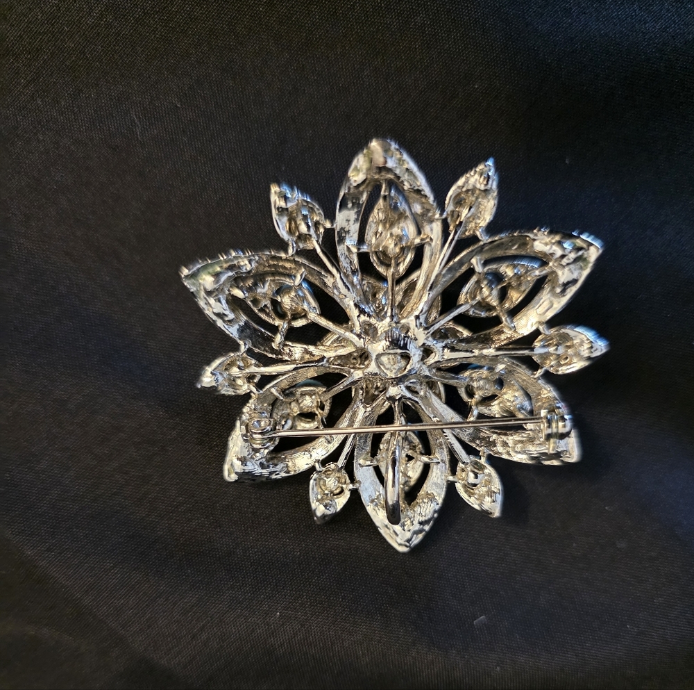 Vintage Silver-Tone Faux Turquoise Flower Brooch Pin - Picture 2 of 6